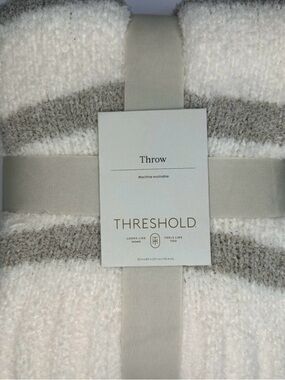 Threshold 50" x 60" Cozy Sensory Friendly Throw Blanket Beige / White
